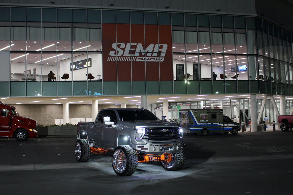 Clevis mounts
block heater provision
Front parking sensors
20" single row light in the vent area
6" single row light mounts