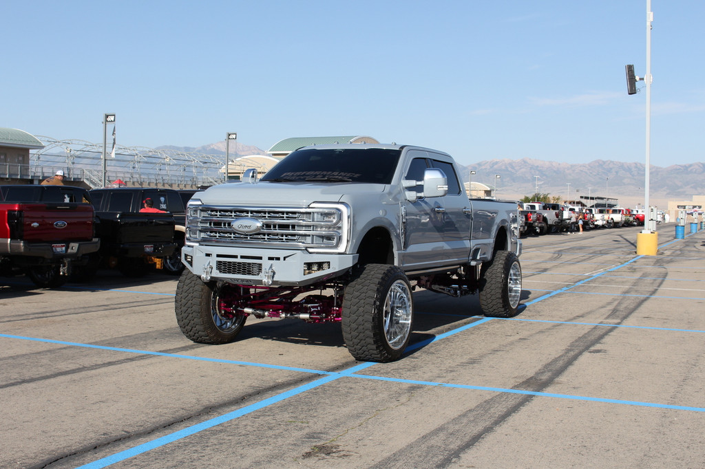 *NEW DESIGN*
Light Buckets for Fog Lights
Two 3" Cube Lights (Only option)
Clevis Mounts.
20" Single Row Light in vent area.
Adaptive Cruise Control
Front Parking Sensors