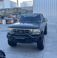 Updated Design.
Pre-Runner Bumper.
Clevis Mounts.
6" Single Row Lights Staggered.
20" Single Row Light in vent area.