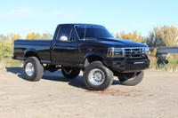 Updated Design.
Pre-Runner Bumper.
Clevis Mounts.
6" Single Row Lights Staggered.
20" Single Row Light in vent area.