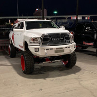 Clevis Mounts
Q Series fog lights
10" Single Row in vent area
Center vent with stainless steel mesh insert
Front parking sensors