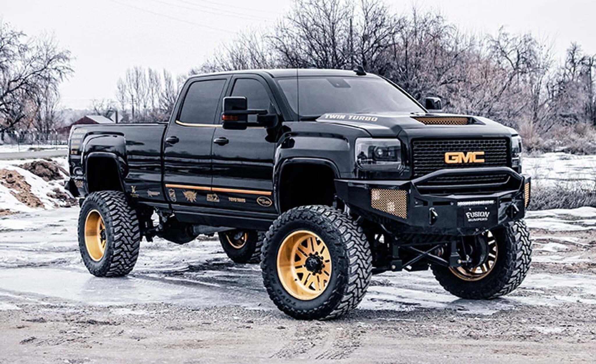 <p>2015 GMC Duramax (Gold Finger)</p>