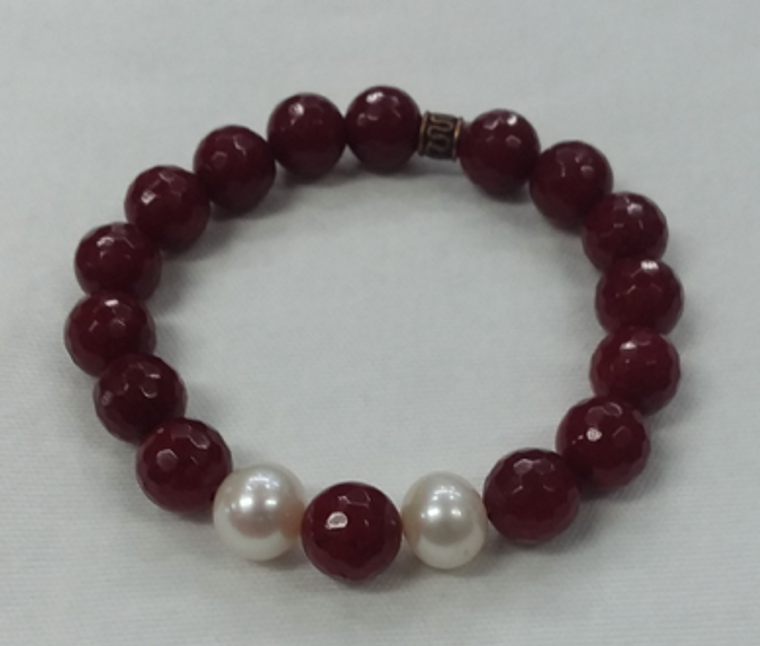 Maroon jade bracelet accented with pearls.

Standard size-fits most.

Handmade in Texas by Carol Su.