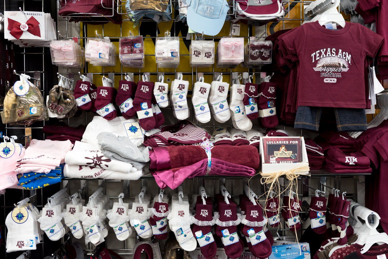 Gig'em/Fans Door Hanger - Hullabaloo Ave