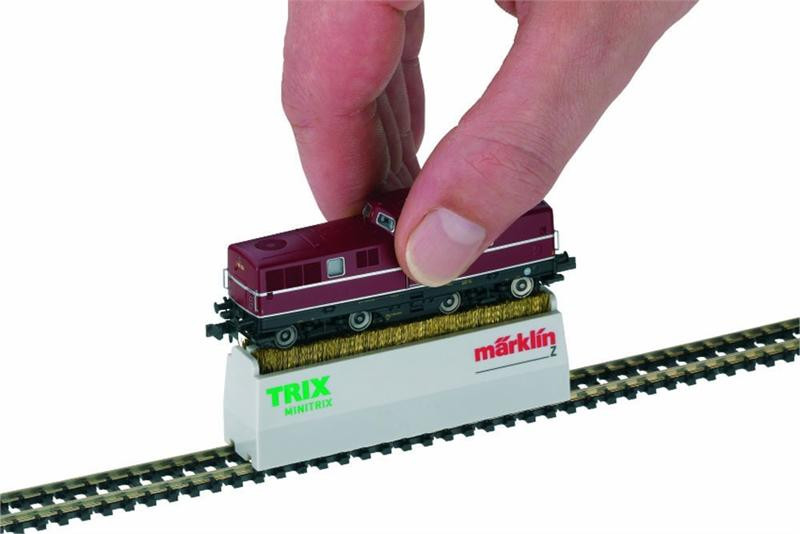 Trix 66623 N Scale Wheel Cleaner