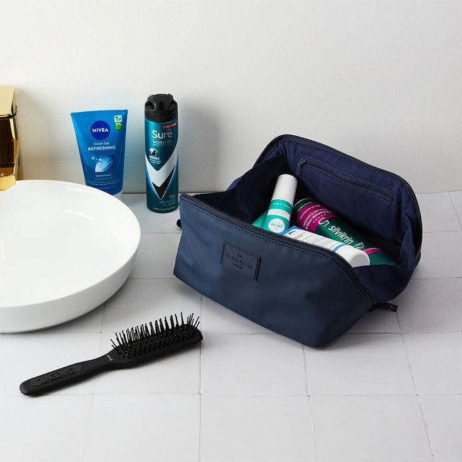 THE FLAT LAY CO. Toiletry Carry - Navy Blue