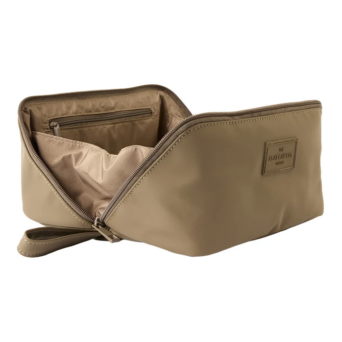THE FLAT LAY CO. Toiletry Carry - Green