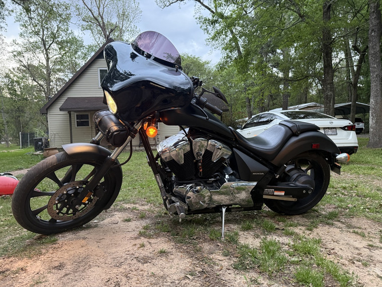 PAINTED BATWING FAIRING WINDSHIELD 4 Honda Fury 1300 VTX  2017