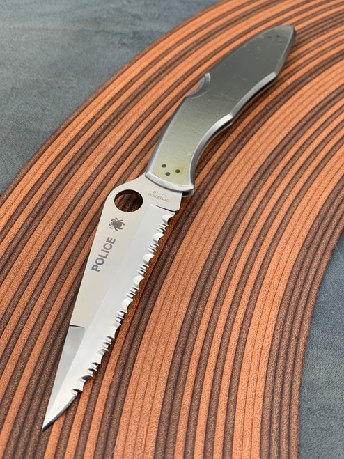 The most iconic Spyderco evermade, the Police Model with fully serrated edge.