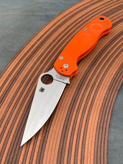 Pre-Owned Spyderco Para Military 2 - 3.45" CPM-REX 121 Satin Finish Blade - HEX Pattern Orange G-10 Scales