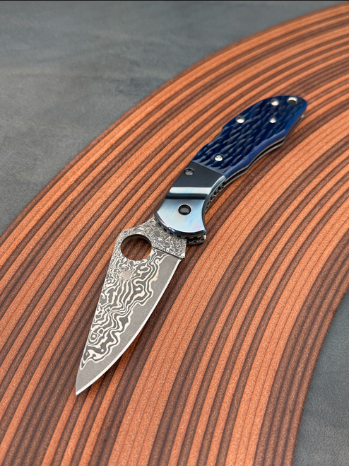 Pre-Owned Spyderco Delica VG-10 Damascus, Blue Jigged Bone Handles and Titanium Bolster