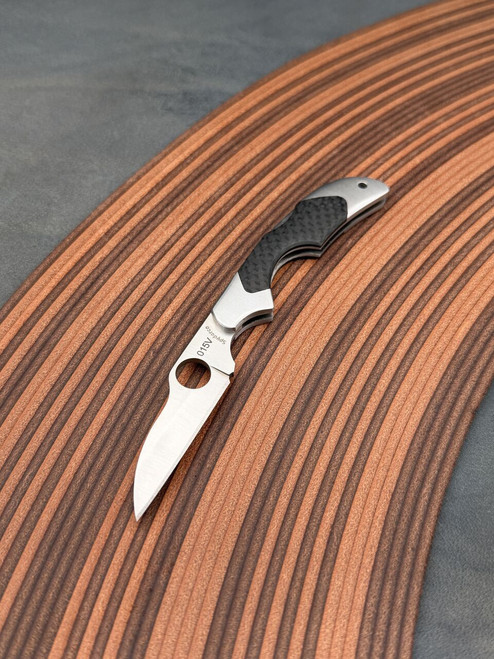 Pre-Owned Spyderco Kiwi VG-10 Stainless Steel Carbon Fibre Inlay
