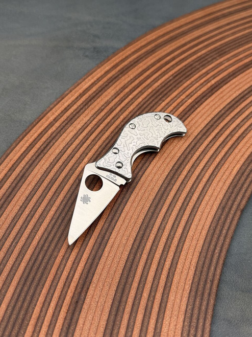 Pre-Owned Spyderco Spin Etched