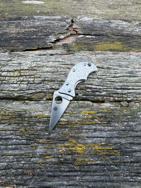 Pre-Owned Spyderco Spin Etched
