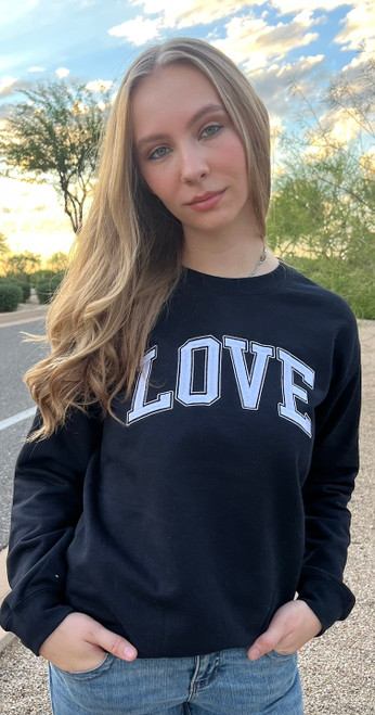 LOVE COLLEGIC EMBROIDERED UNISEX FLEECE PULLOVER TOP (BLACK)