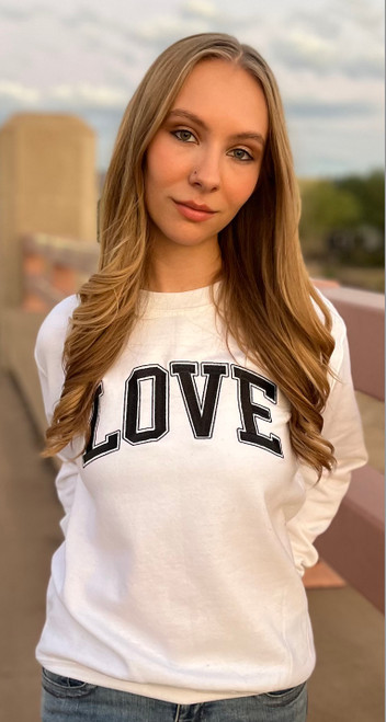 LOVE COLLEGIC EMBROIDERED UNISEX FLEECE PULLOVER TOP (WHITE)