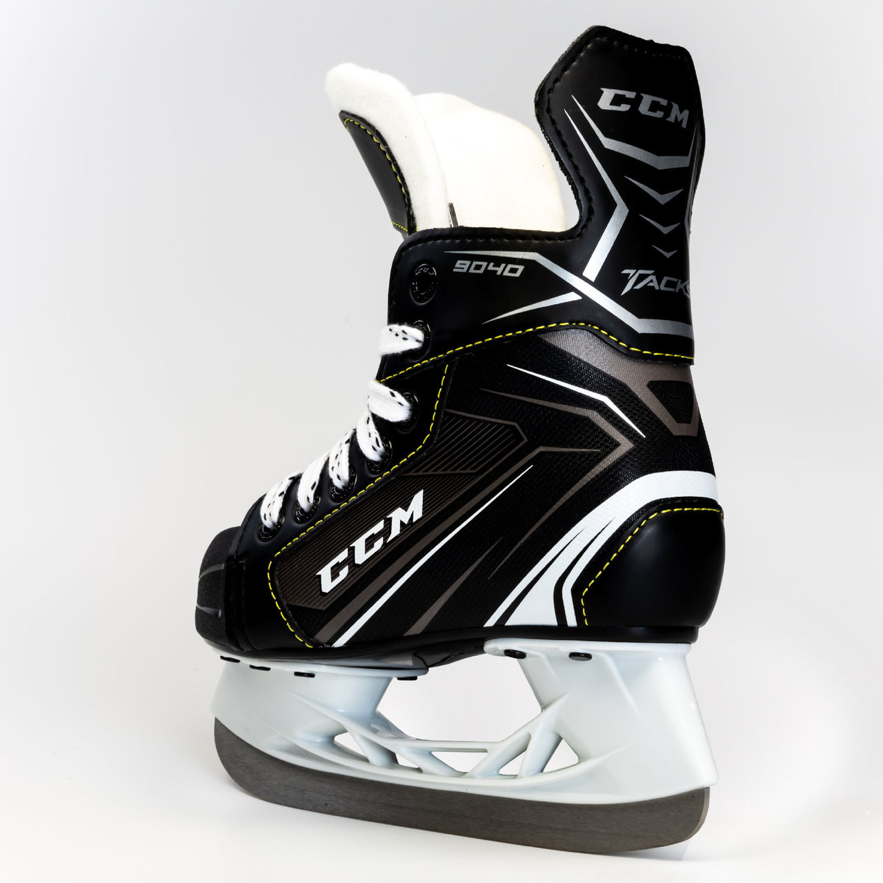 ccm 9040 tacks