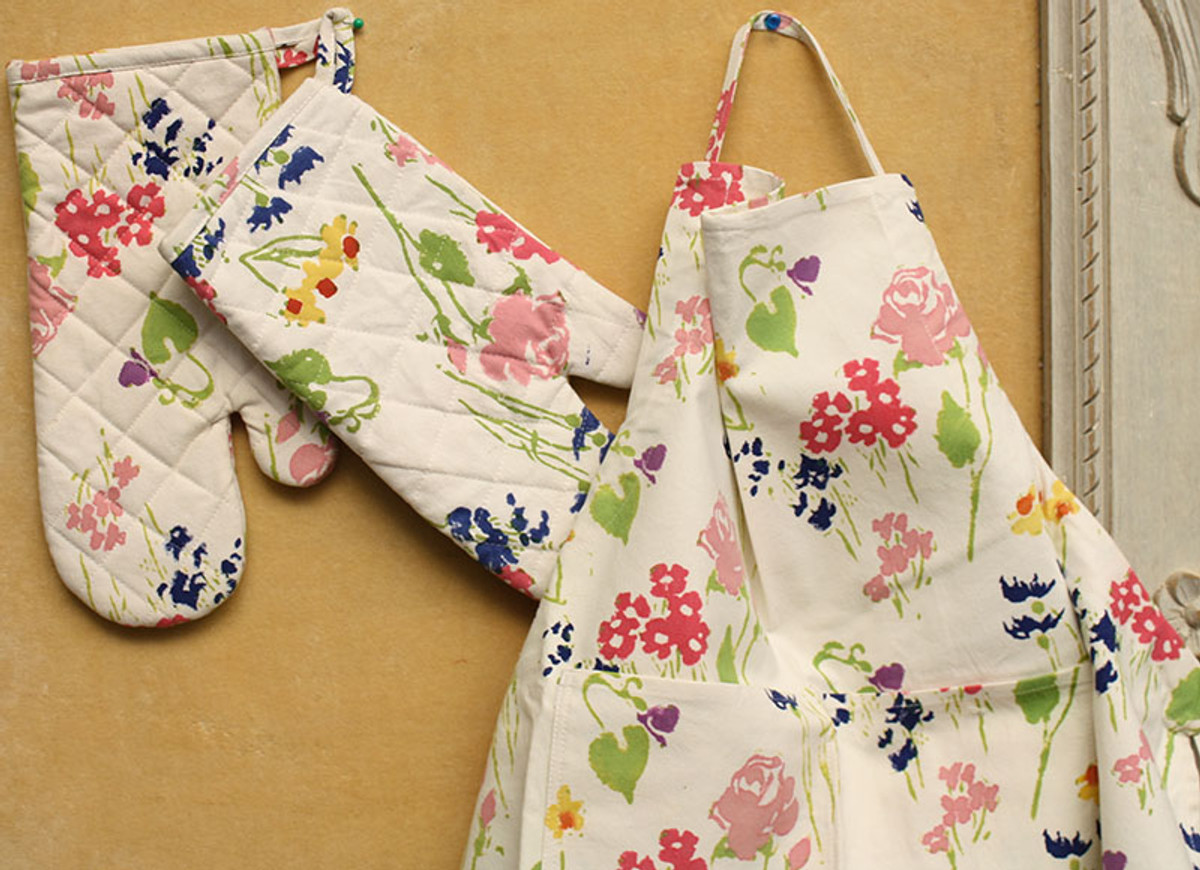 BLOCK PRINT OVEN MITTS AND MATCHING APRON SET - MULTI-COLOR