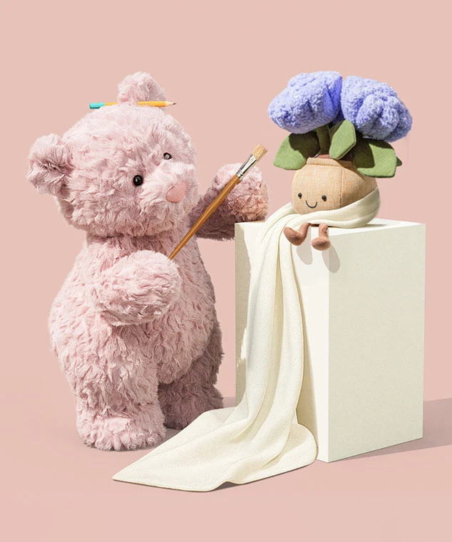 Leola Bear avec Amuseables Hydrangea 