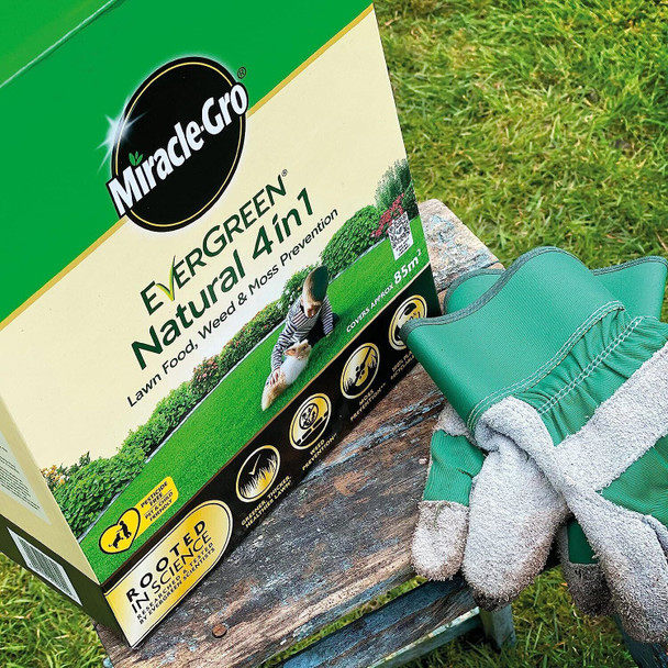 Miracle-Gro Natural 4 in1-Lawn Feed, Weed & Moss Preventor Lawn Fertiliser, 85 m2