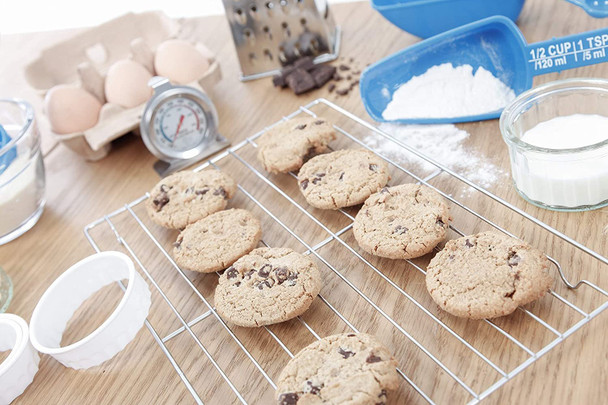 Chef Aid Crinkle Pastry Cutter Set, with both Square and Round Cutters