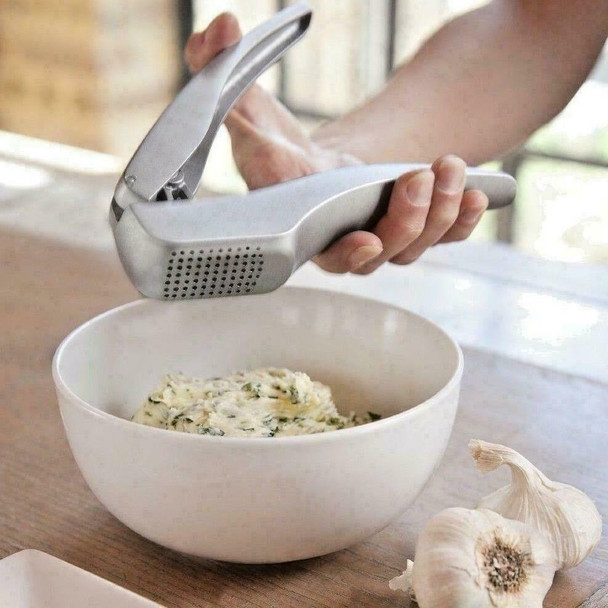 Zyliss Garlic Press Crusher, Large Capacity with Minimal Waste, Dishwasher Safe