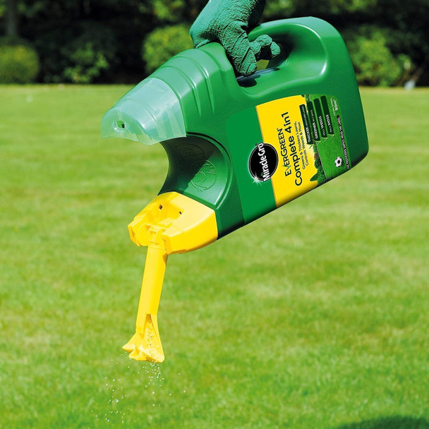 Miracle-Gro 121187 EverGreen Complete 4-in-1 Spreader, Lawn Food, Weed & Moss Control, 80 m2, Yellow