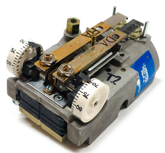 Johnson Controls T-4756-206 Heating-Cooling High Volume Output Thermostat Johnson Controls T-4756-206 Heating-Cooling High Volume Output Thermostat