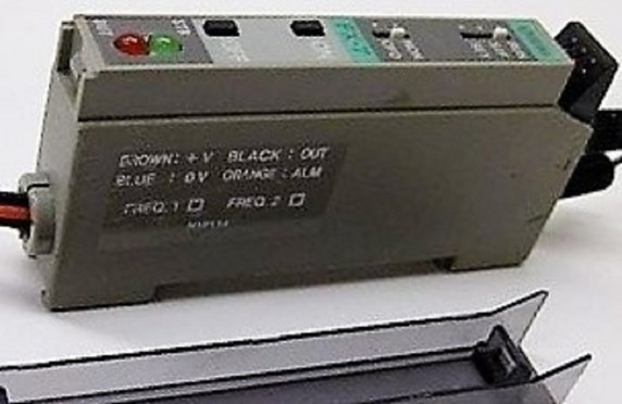 Sunx Panasonic FX-7 Slim Body Auto Sensitivity Fiber Optic Photoelectric Sensor