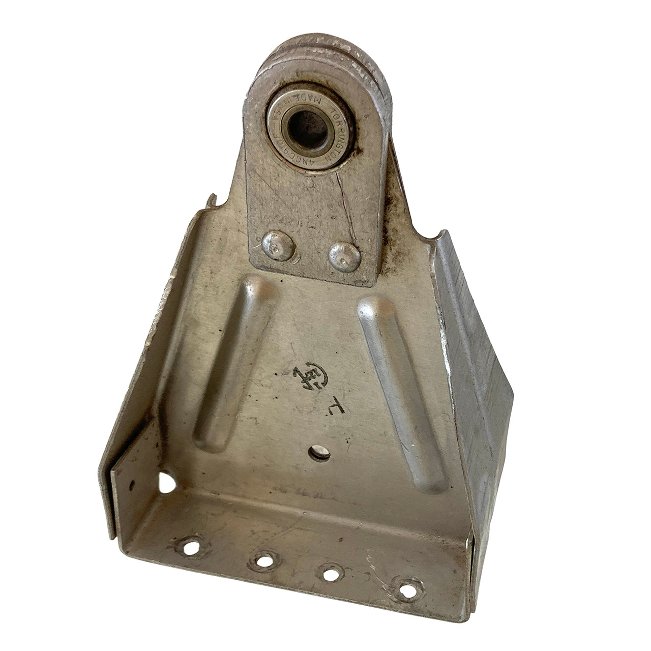 -0831000-28   CESSNA HINGE