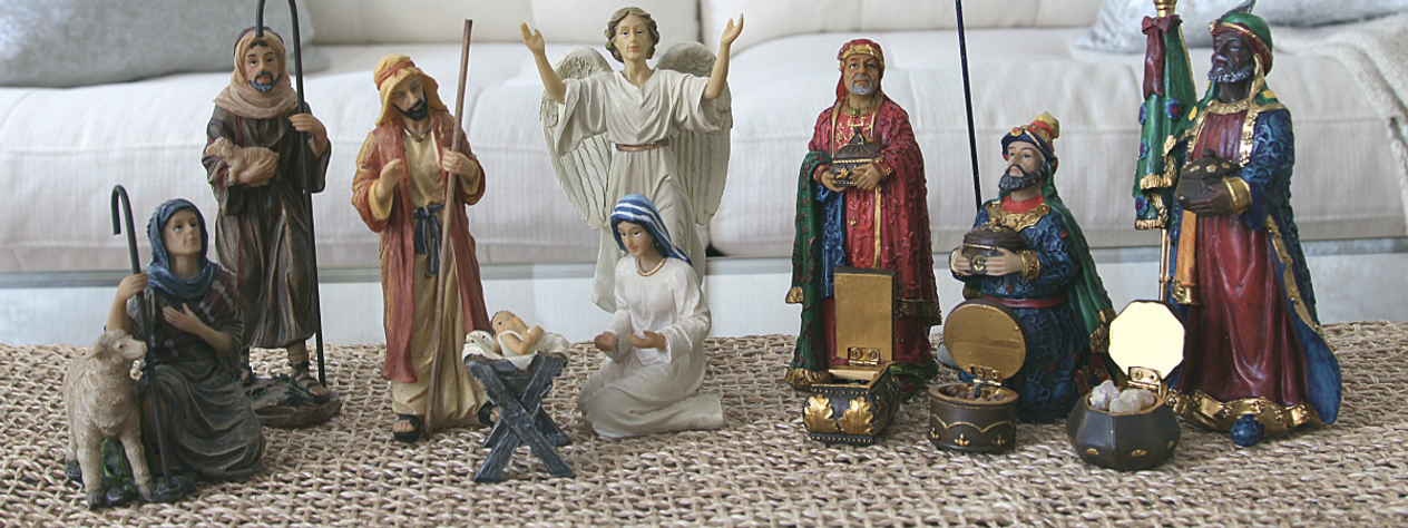 Three Easy Ways to Decorate a Nativity Scene