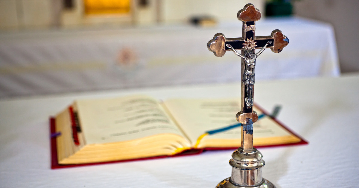 What’s the Difference Between a Cross and a Crucifix? The Catholic