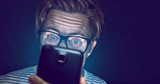 Here's Why Smartphones Can Hurt Our Eyes and Cause Headaches