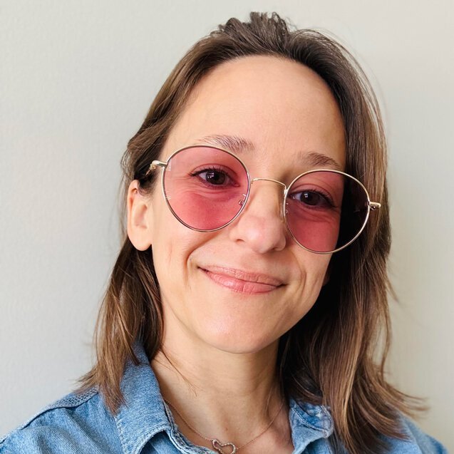 Julia wearing FL-Blend TheraSpecs, Osborn frame