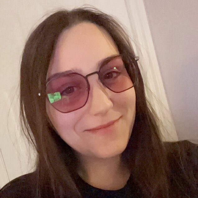 Kaitlyn wearing FL-Blend TheraSpecs for sensory processing and overload