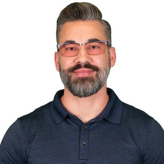 Man wearing TheraSpecs FL-Pro in Kingston frame style