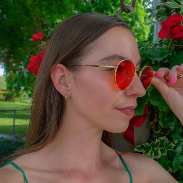 Meghan wearing Sleep for max blue light filtering at night