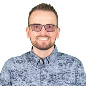 Man wearing FL-Blend Standard TheraSpecs