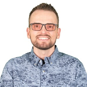 Man wearing Flex Peach TheraSpecs