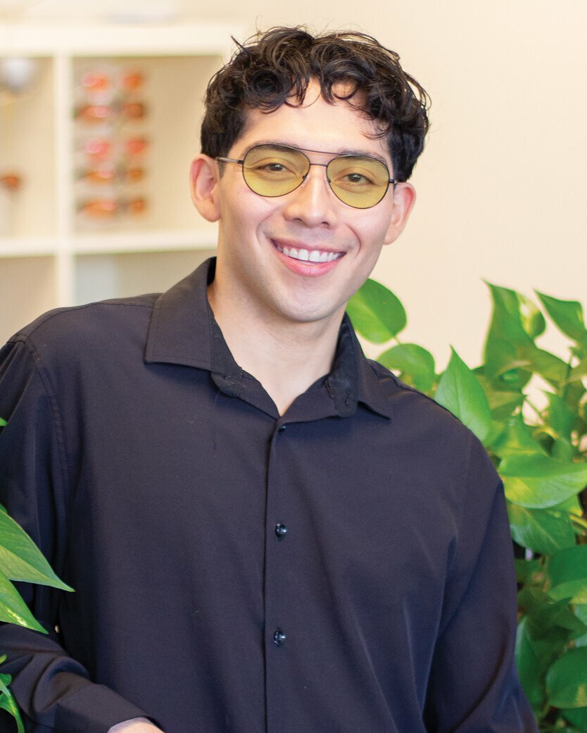 Young man wearing TheraSpecs Contrast HEV glasses in Pilot frame