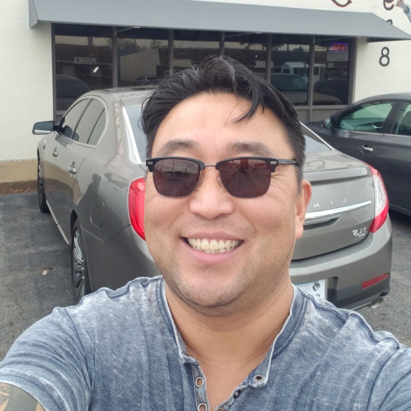 Danny wearing FL-Sun TheraSpecs sunglasses, Winslow frame, outside in parking lot