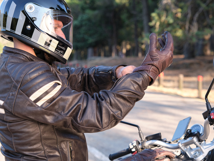 How to Prevent Wrist Pain While Riding a Motorcycle - Viking Bags