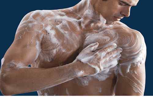 Preparing chest hair for shaving by applying shaving cream evenly