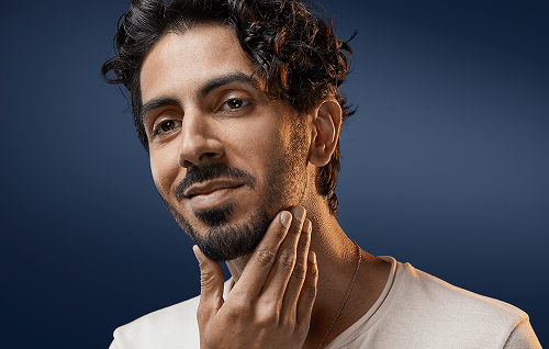 Trimming and shaping an anchor beard to create sharp lines along the chin and jaw