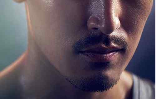 Shaping a circle beard using precise trimming for an even, well‑defined goatee style