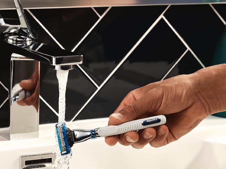 Razor Washing in Tap