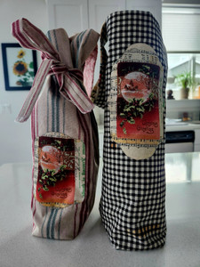 Holiday theme bottle bag Great Christmas Gift!  also uses Quiltsmart quilt labels