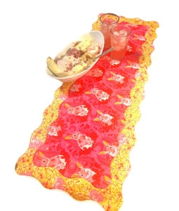 Wavy edge table runner with rabbit fabric
