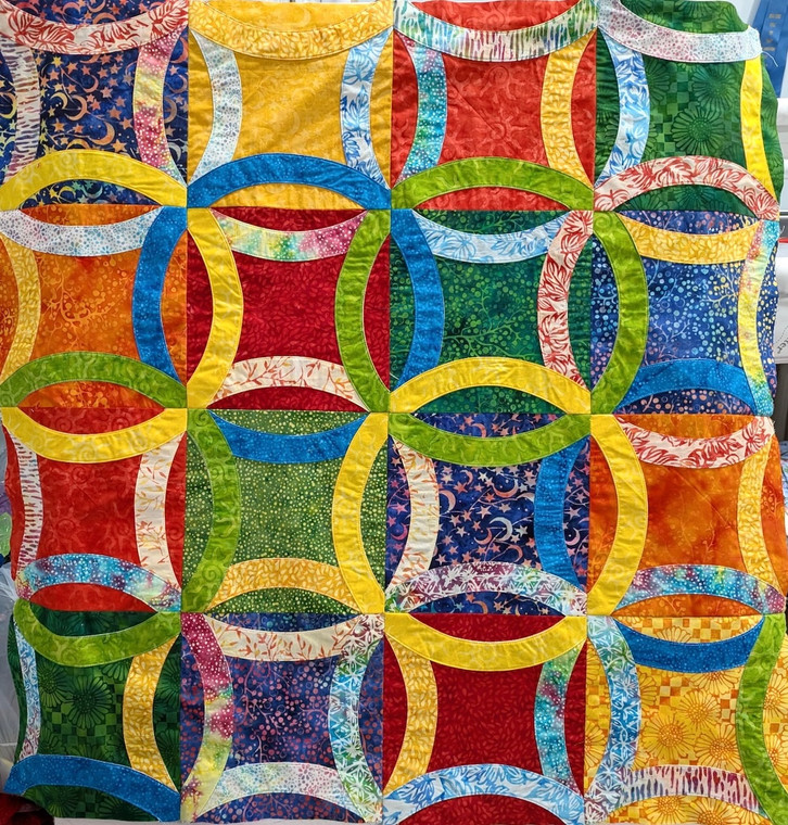 Double wedding ring quilt by Kathy Boxell