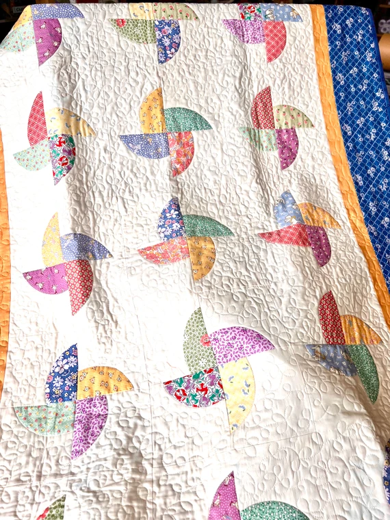Finished pinwheel quilt in pastels
